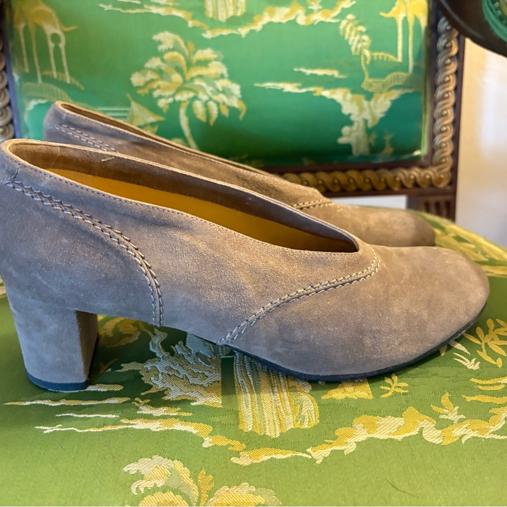 Taryn Rose Suede Comfort pump